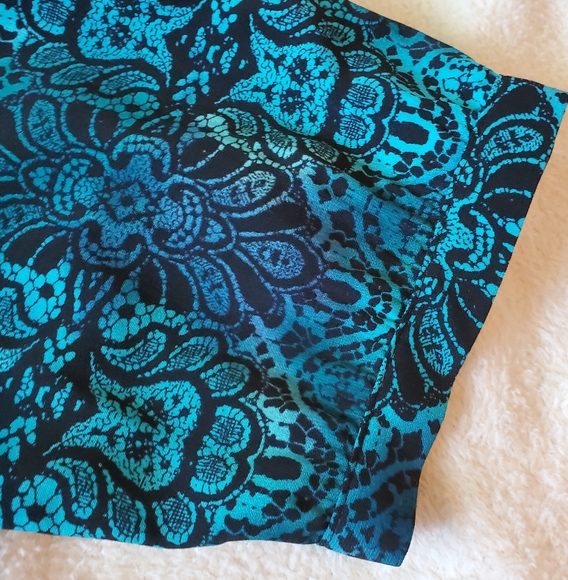 Catherines 3X Blue and Black 3/4 Sleeve Blouse Excellent Condition Silky Look - Picture 9 of 12
